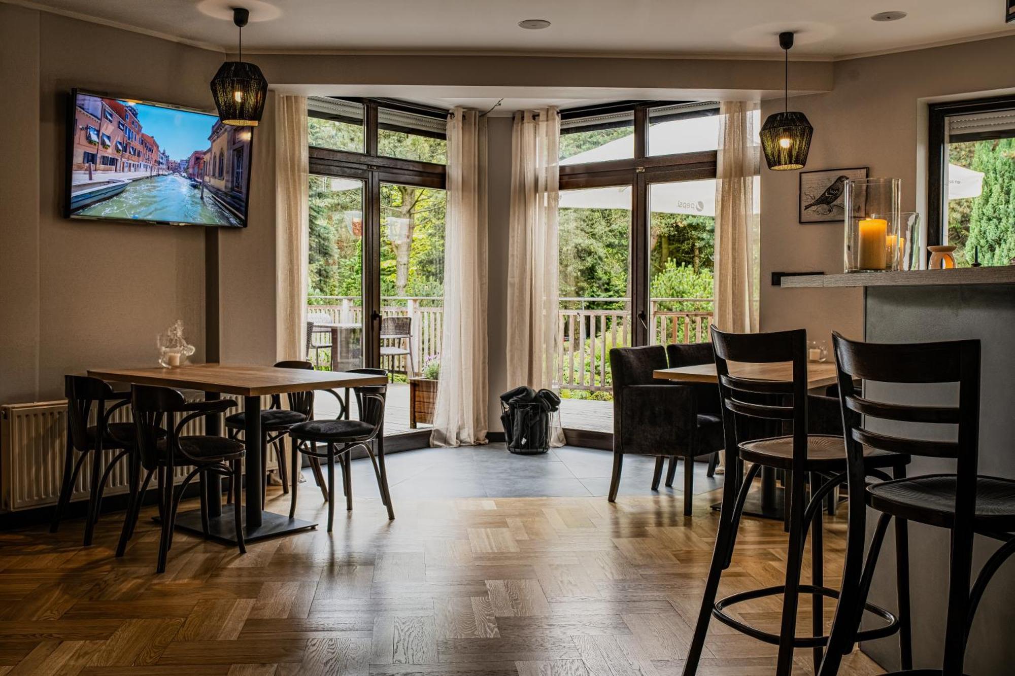Hotel I Restauracja Czarny Kos Borkowo  Luaran gambar